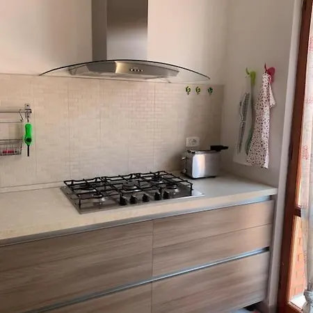 Grande 130mq Con Posto Auto In Giardino Privato شقة غروسيتو