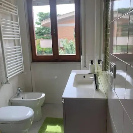 Grande 130mq Con Posto Auto In Giardino Privato